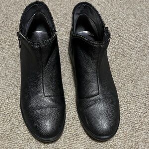 Women's Metallic Bronze Ankle Booties - Classic Leather Look